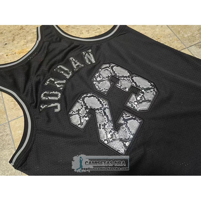 Camiseta Chicago Bulls Michael Jordan NO 23 Swingman Mitchell & Ness 1997-98 Negro
